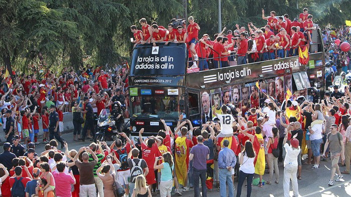 4 năm, 2 chức vô địch EURO, 1 Cúp vàng World Cup, Tây Ban Nha đã đi vào lịch sử.